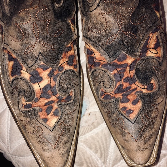 Laredo Leather boots with Leopard inlay. Size 9. - Picture 3 of 7